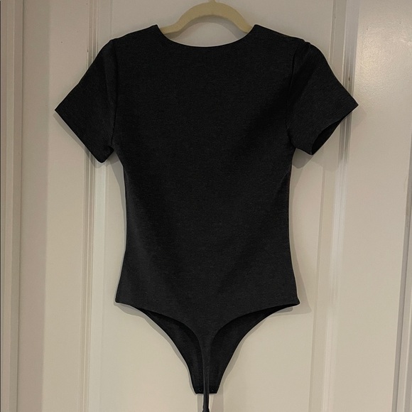 Aritzia Contour Heather Charcoal Bodysuit Soze Medium NWT - Picture 4 of 4